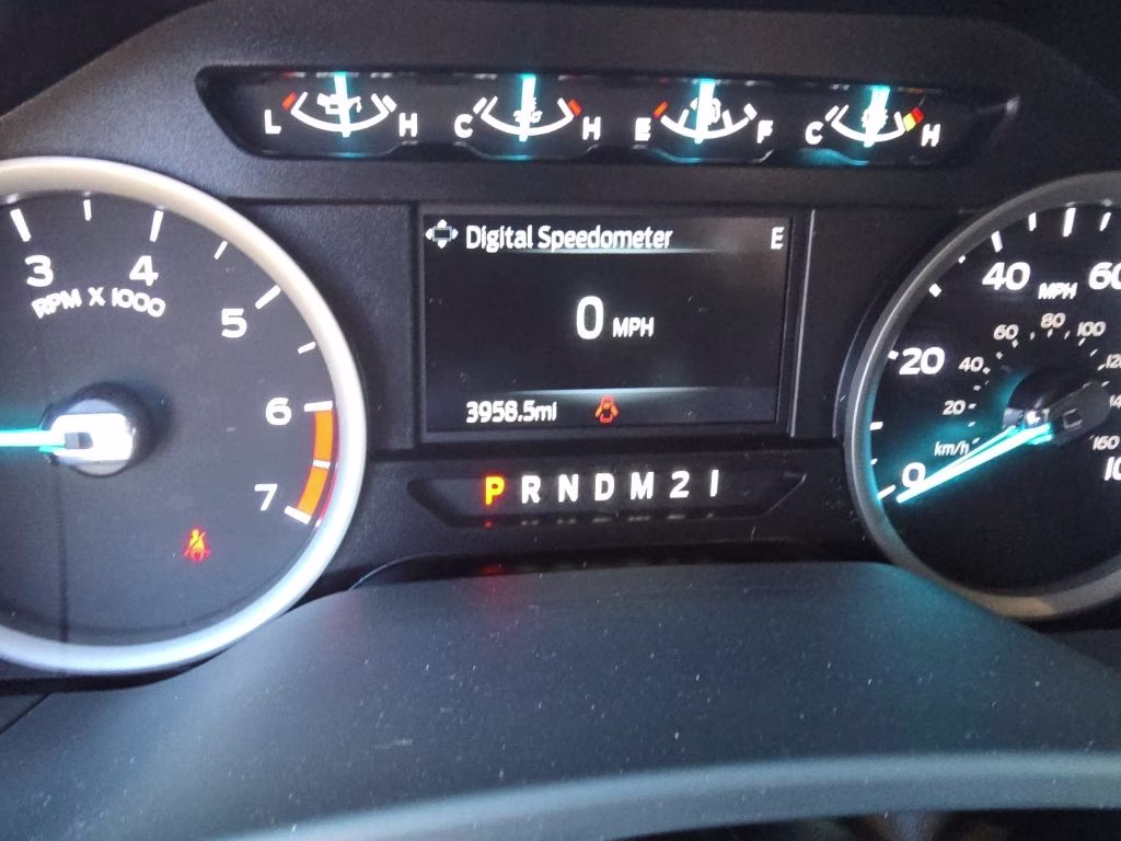 2022 Oxford White Ford Super Duty F-250 SRW XL 4X4 Truck