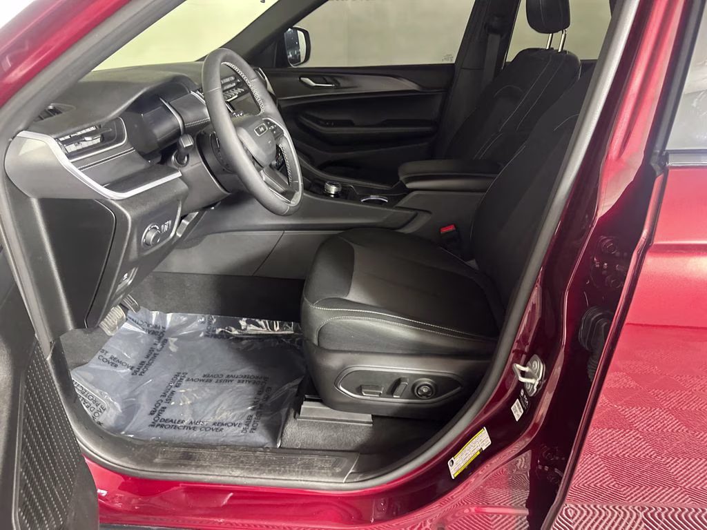2025 Velvet Red Pearlcoat Jeep Grand Cherokee L Laredo 4X4 SUV