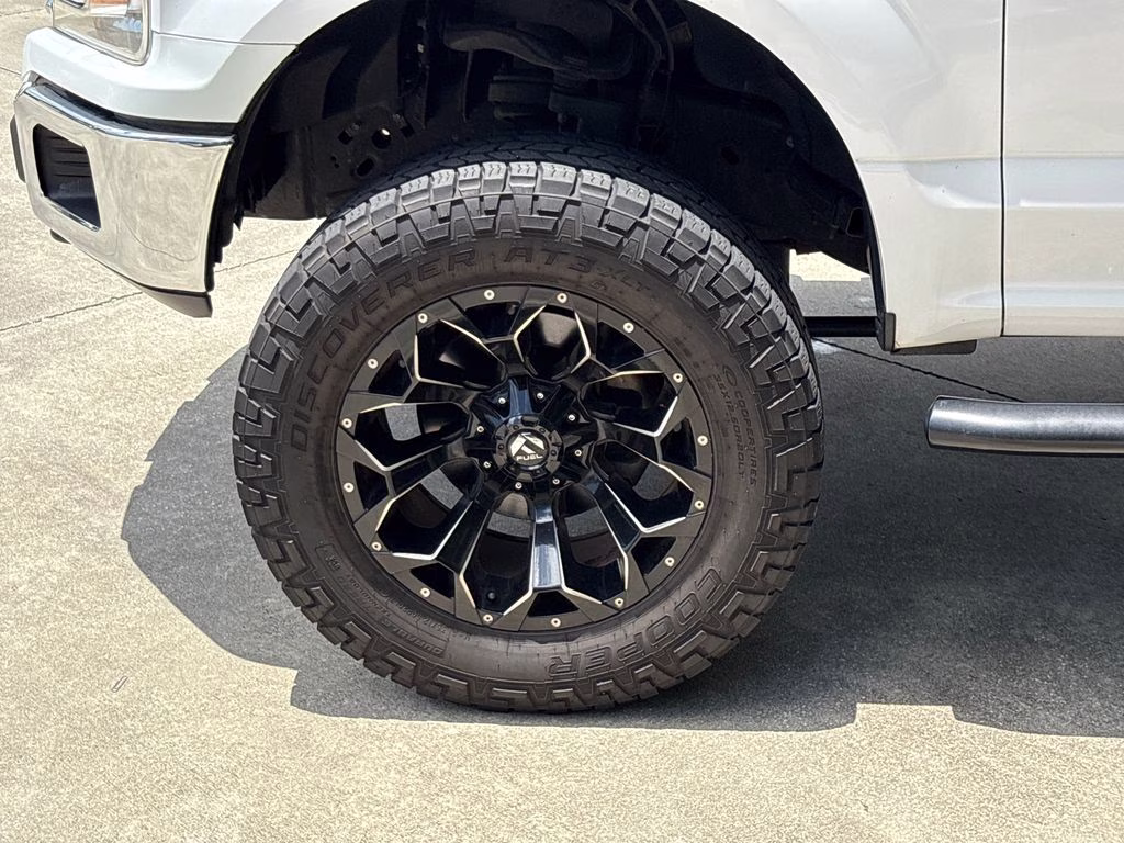 2019 White Ford F-150 XLT 4X4 Truck