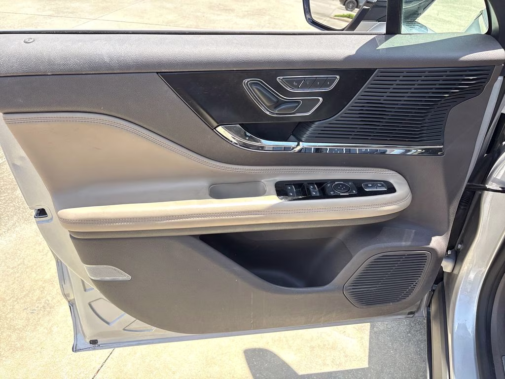 2020 Ingot Silver Lincoln Corsair Standard FWD SUV