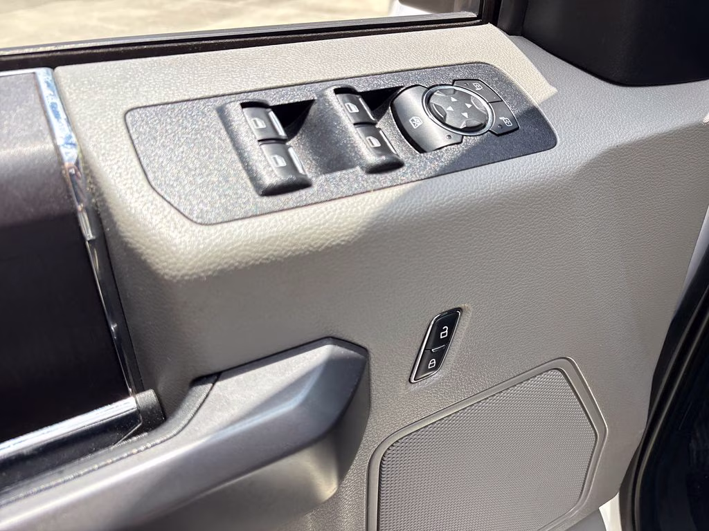 2019 White Ford F-150 XLT 4X4 Truck