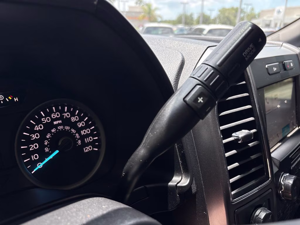 2019 White Ford F-150 XLT 4X4 Truck