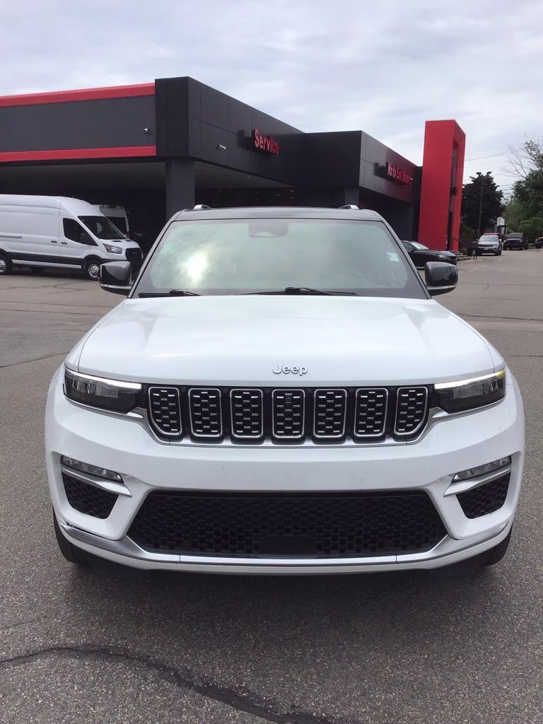 2023 Bright White Clearcoat Jeep Grand Cherokee Summit 4X4 SUV