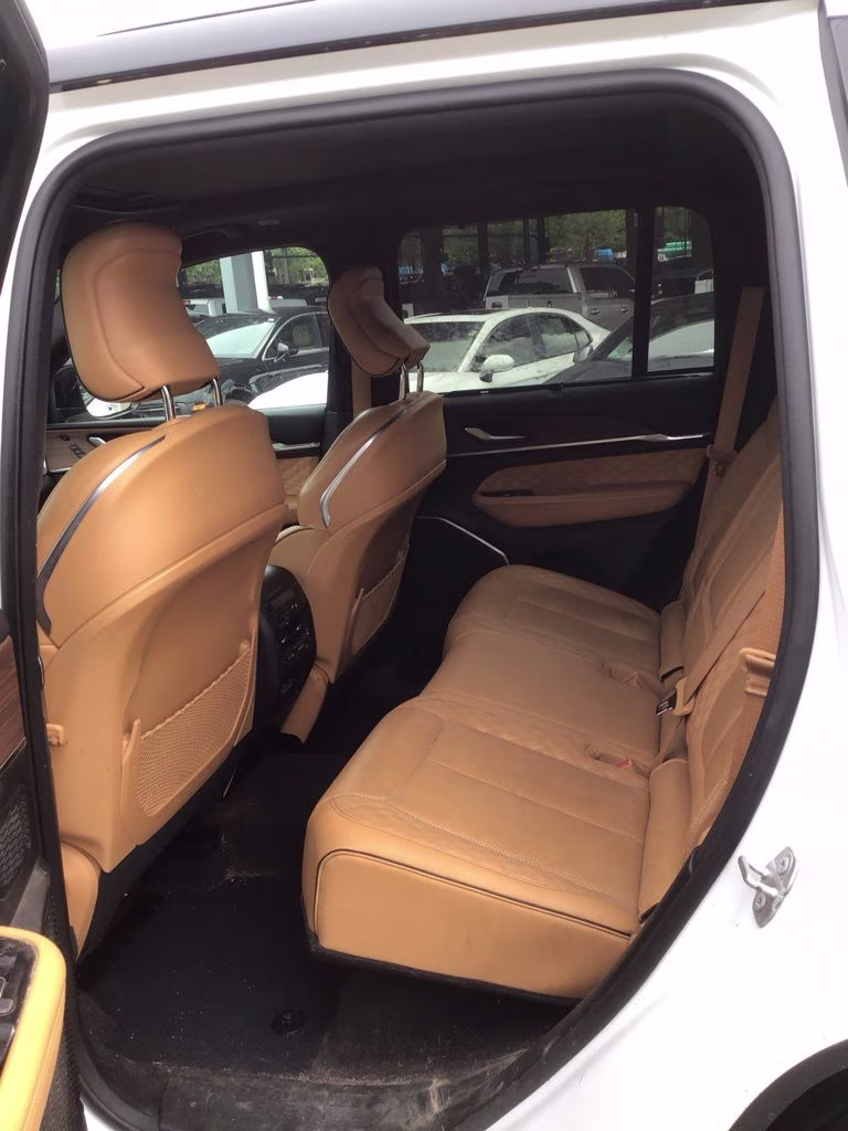 2023 Bright White Clearcoat Jeep Grand Cherokee Summit 4X4 SUV