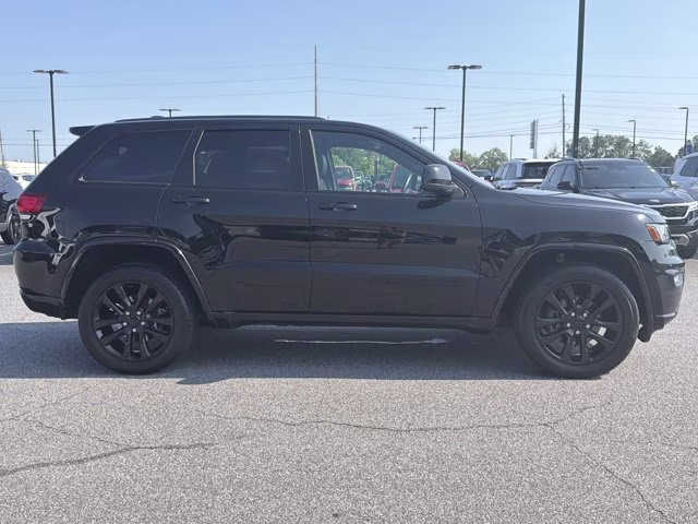 2019 Diamond Black Crystal Pearlcoat Jeep Grand Cherokee Altitude 4X4 SUV