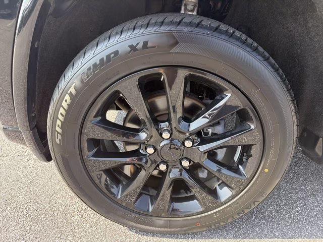 2019 Diamond Black Crystal Pearlcoat Jeep Grand Cherokee Altitude 4X4 SUV