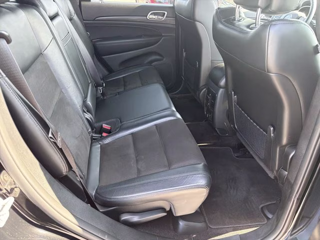 2019 Diamond Black Crystal Pearlcoat Jeep Grand Cherokee Altitude 4X4 SUV