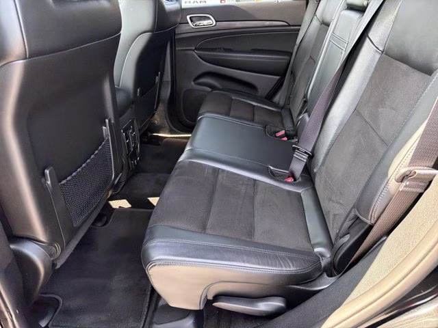 2019 Diamond Black Crystal Pearlcoat Jeep Grand Cherokee Altitude 4X4 SUV