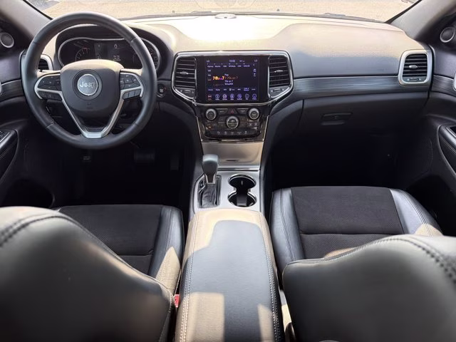 2019 Diamond Black Crystal Pearlcoat Jeep Grand Cherokee Altitude 4X4 SUV