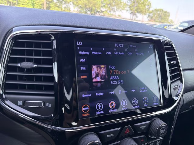 2019 Diamond Black Crystal Pearlcoat Jeep Grand Cherokee Altitude 4X4 SUV