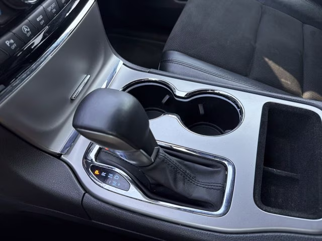 2019 Diamond Black Crystal Pearlcoat Jeep Grand Cherokee Altitude 4X4 SUV
