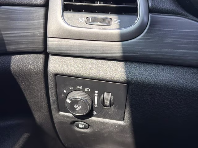 2019 Diamond Black Crystal Pearlcoat Jeep Grand Cherokee Altitude 4X4 SUV