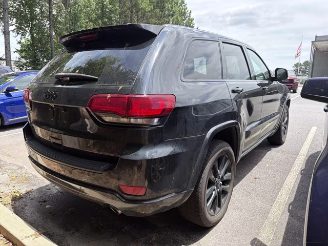 2019 Diamond Black Crystal Pearlcoat Jeep Grand Cherokee Altitude 4X4 SUV