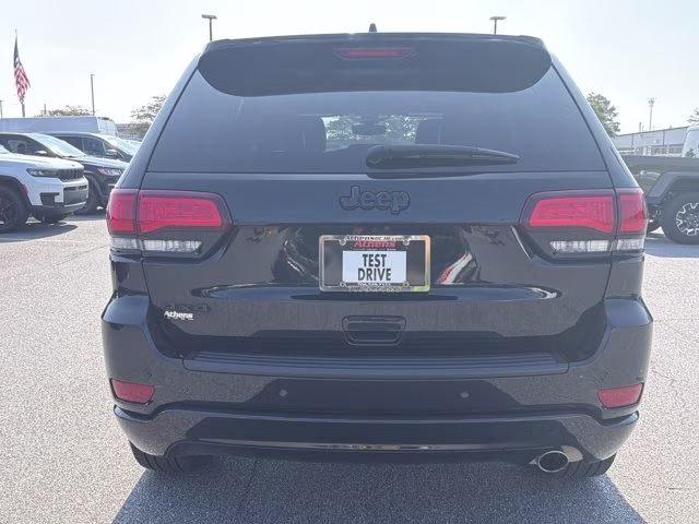 2019 Diamond Black Crystal Pearlcoat Jeep Grand Cherokee Altitude 4X4 SUV