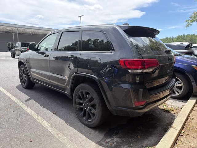 2019 Diamond Black Crystal Pearlcoat Jeep Grand Cherokee Altitude 4X4 SUV