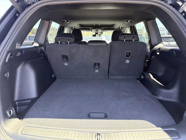 2026 Diamond Black Crystal Pearlcoat Jeep Grand Cherokee Laredo X RWD SUV