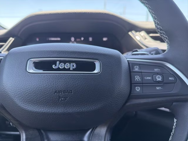 2026 Diamond Black Crystal Pearlcoat Jeep Grand Cherokee L Laredo Altitude RWD SUV