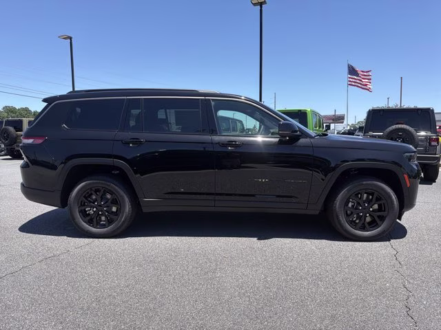 2026 Diamond Black Crystal Pearlcoat Jeep Grand Cherokee L Laredo Altitude RWD SUV