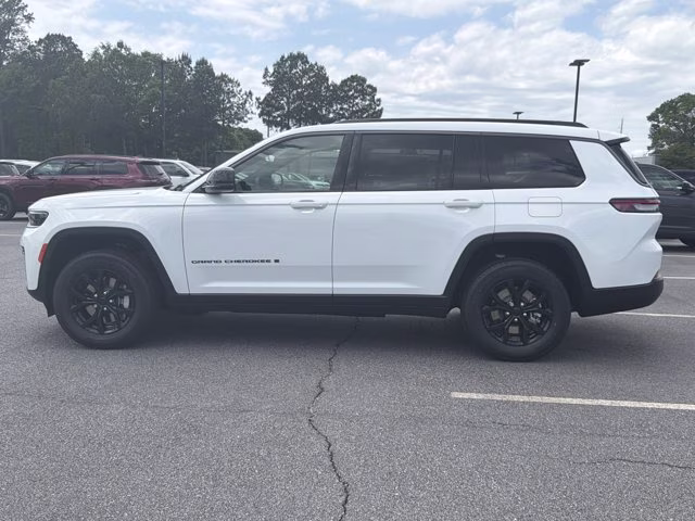 2026 Bright White Clearcoat Jeep Grand Cherokee L Laredo Altitude 4X4 SUV