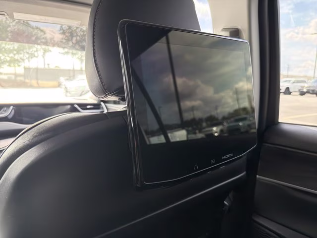 2023 Baltic Gray Metallic Clearcoat Jeep Grand Cherokee L Limited 4X4 SUV