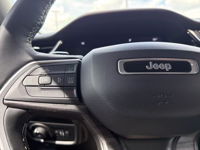 2023 Baltic Gray Metallic Clearcoat Jeep Grand Cherokee L Limited 4X4 SUV