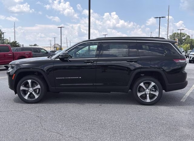 2026 Diamond Black Crystal Pearlcoat Jeep Grand Cherokee L Limited 4X4 SUV