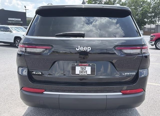 2026 Diamond Black Crystal Pearlcoat Jeep Grand Cherokee L Limited 4X4 SUV