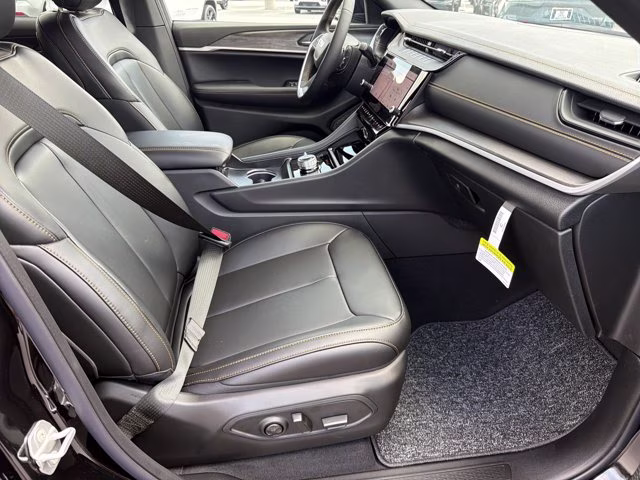 2026 Diamond Black Crystal Pearlcoat Jeep Grand Cherokee L 85th Anniversary Edition 4X4 SUV