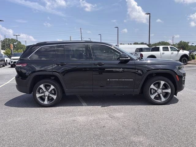 2022 Diamond Black Crystal Pearlcoat Jeep Grand Cherokee 4xe 4xe 4X4 SUV