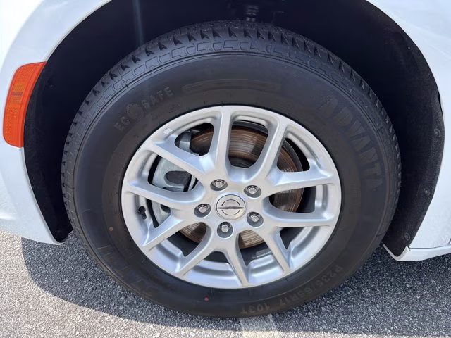 2022 Bright White Clearcoat Chrysler Pacifica Touring L FWD Van