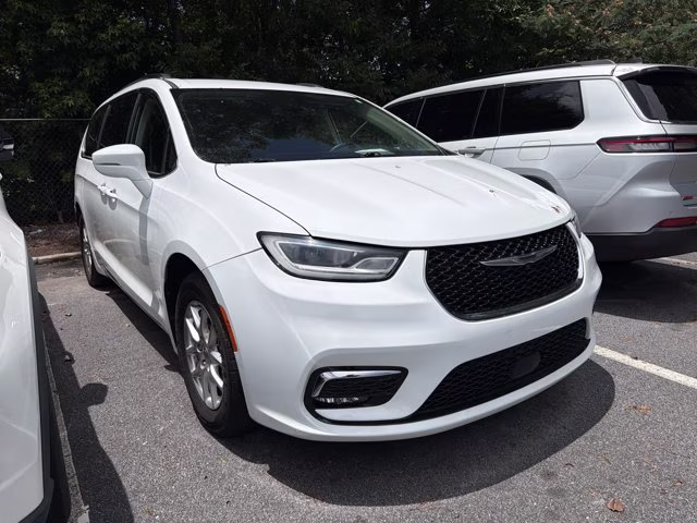 2022 Bright White Clearcoat Chrysler Pacifica Touring L FWD Van