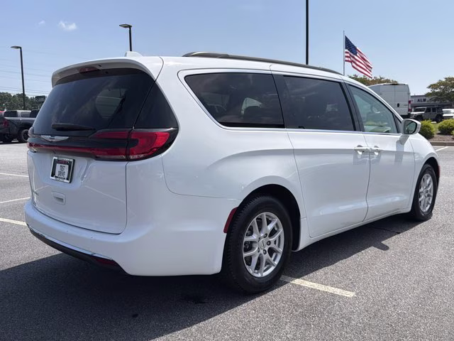 2022 Bright White Clearcoat Chrysler Pacifica Touring L FWD Van