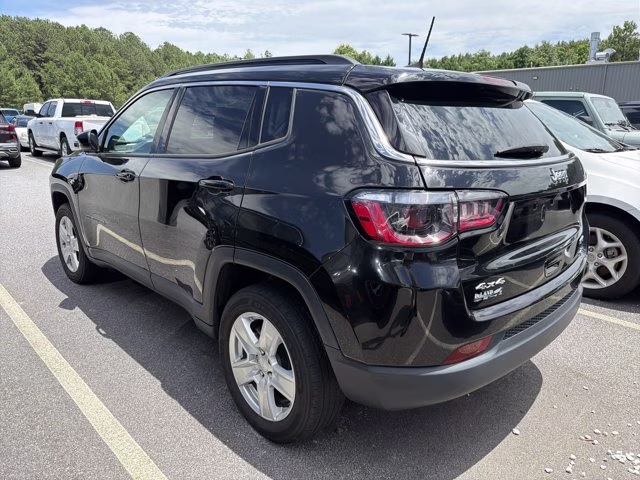 2022 Diamond Black Crystal Pearlcoat Jeep Compass Latitude 4X4 SUV
