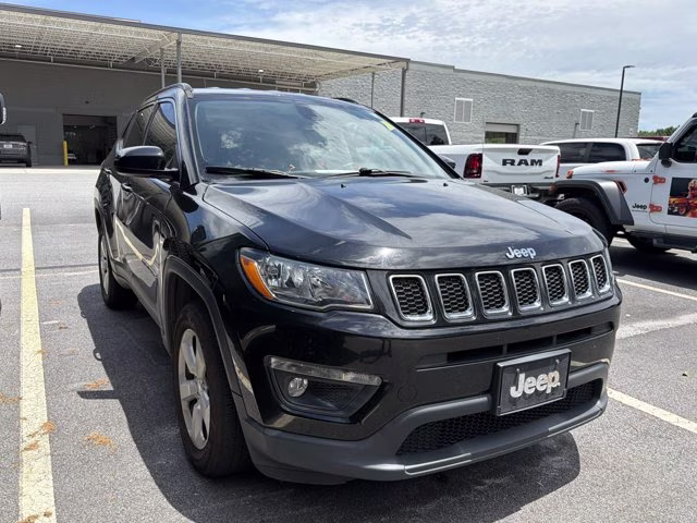 2019 Diamond Black Crystal Pearlcoat Jeep Compass Latitude 4X4 SUV