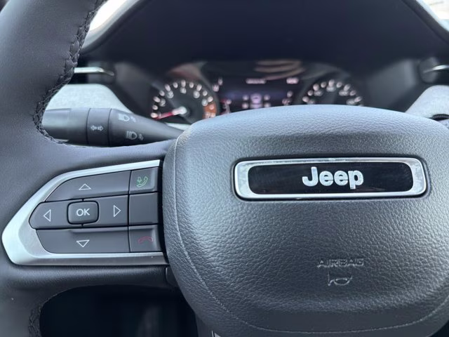 2023 Diamond Black Crystal Pearlcoat Jeep Compass Latitude Lux 4X4 SUV