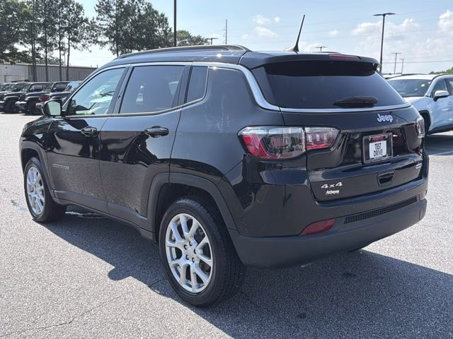 2023 Diamond Black Crystal Pearlcoat Jeep Compass Latitude Lux 4X4 SUV