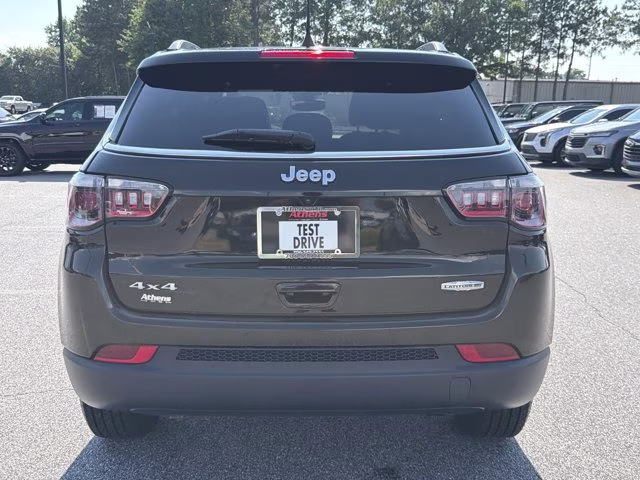 2023 Diamond Black Crystal Pearlcoat Jeep Compass Latitude Lux 4X4 SUV