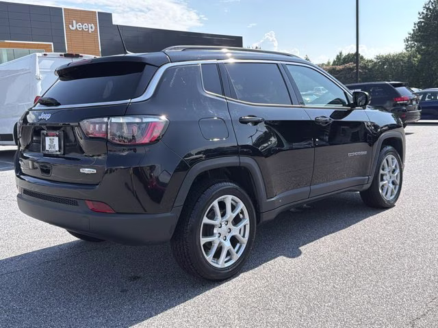2023 Diamond Black Crystal Pearlcoat Jeep Compass Latitude Lux 4X4 SUV