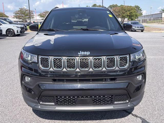 2023 Diamond Black Crystal Pearlcoat Jeep Compass Latitude Lux 4X4 SUV