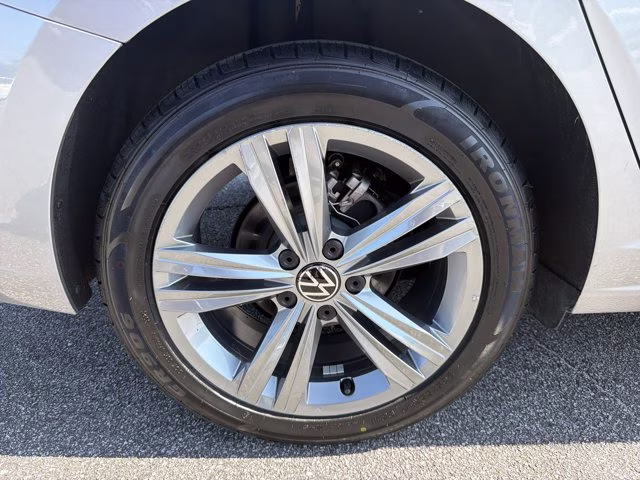 2024 Pyrite Silver Metallic Volkswagen Jetta SE FWD Sedan