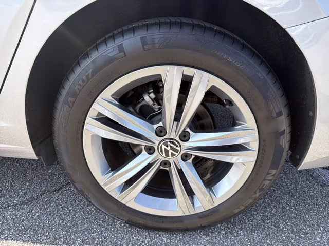 2024 Pyrite Silver Metallic Volkswagen Jetta SE FWD Sedan