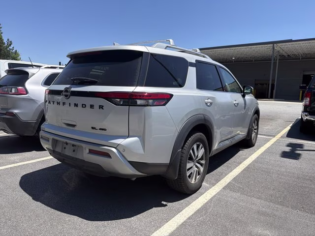 2022 Brilliant Silver Metallic Nissan Pathfinder SL 4X4 SUV