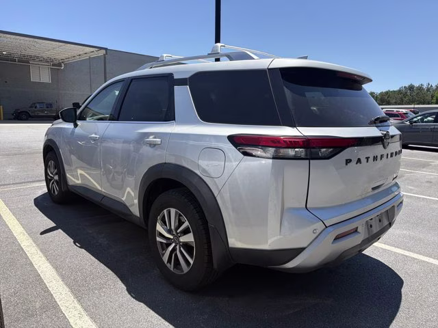 2022 Brilliant Silver Metallic Nissan Pathfinder SL 4X4 SUV