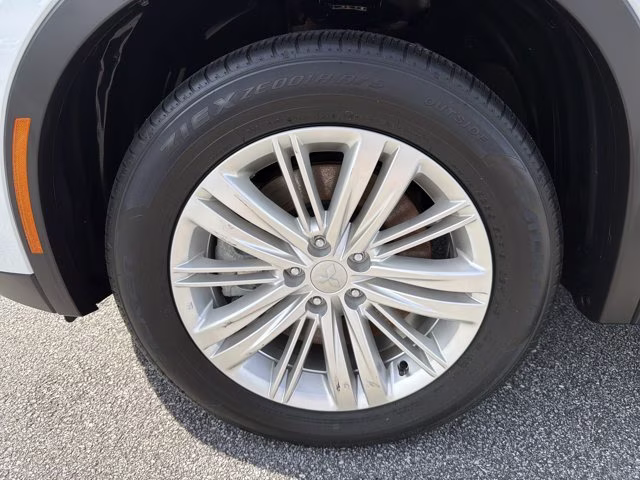 2024 White Diamond Mitsubishi Outlander ES FWD SUV