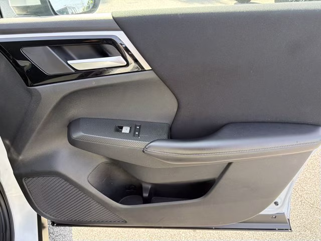 2024 White Diamond Mitsubishi Outlander ES FWD SUV