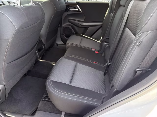 2024 White Diamond Mitsubishi Outlander ES FWD SUV