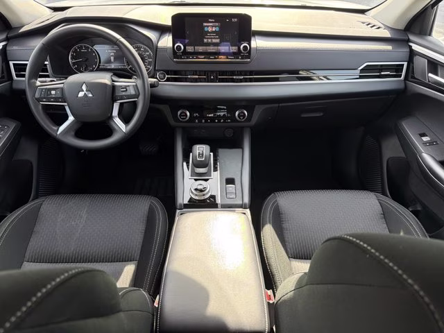 2024 White Diamond Mitsubishi Outlander ES FWD SUV