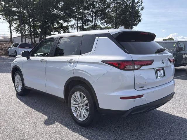 2024 White Diamond Mitsubishi Outlander ES FWD SUV