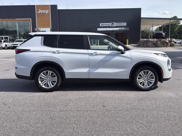 2024 White Diamond Mitsubishi Outlander ES FWD SUV