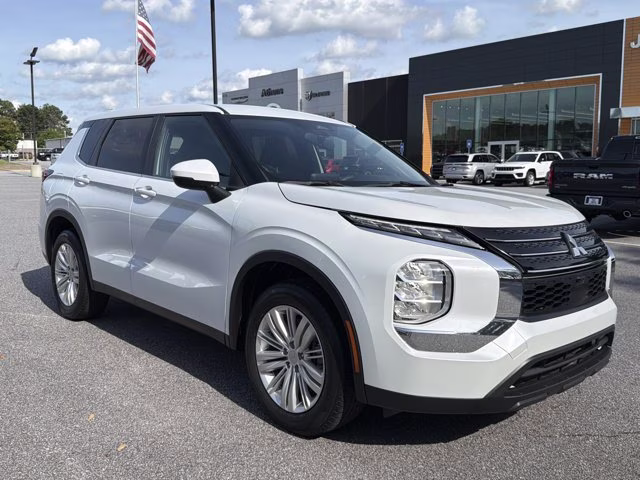 2024 White Diamond Mitsubishi Outlander ES FWD SUV